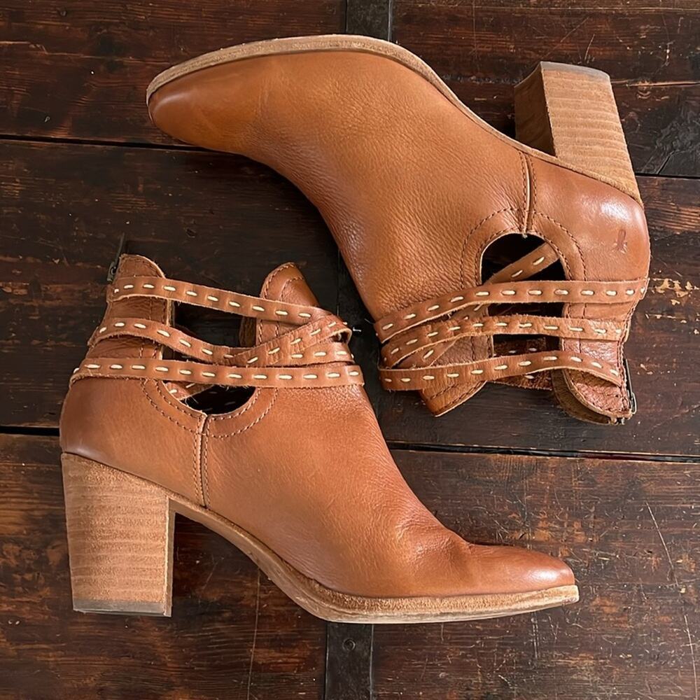 Frye Naomi Pickstitch Tan Leather Bootie 3" Size 9